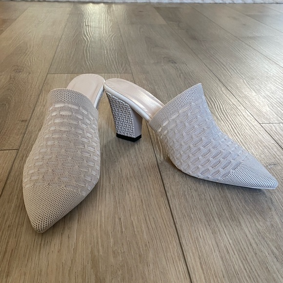7.5 Beige cloth stretchy closed toe mule heels - Picture 1 of 5